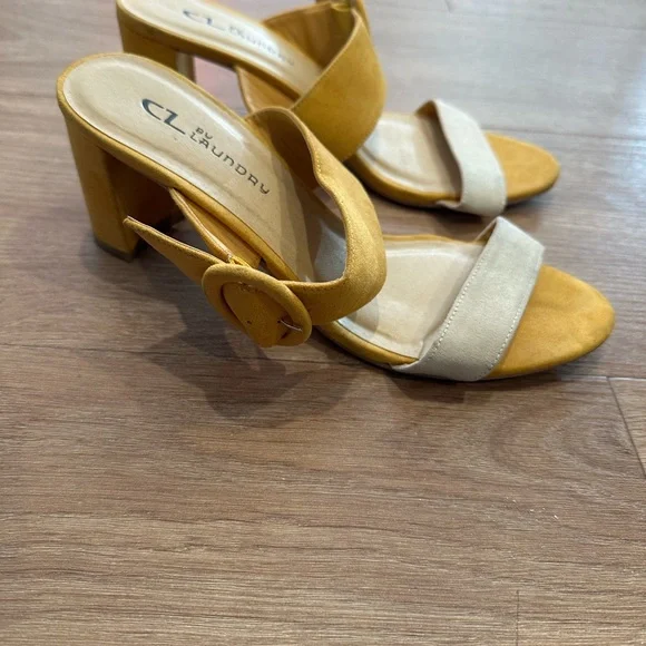 Laundry By Shelli Segal Mustard and Beige Sandals - Picture 3 of 4